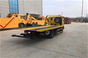 丰都非事故拖车